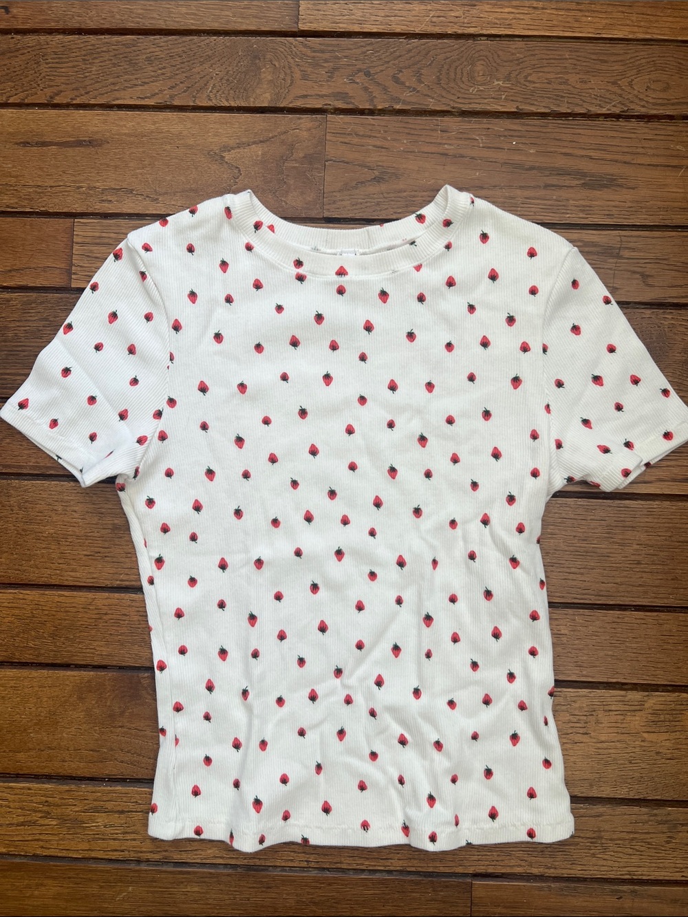 SKIMS Strawberry Print Cotton Rib Short Sleeve Tee Shirt Size Medium Like New